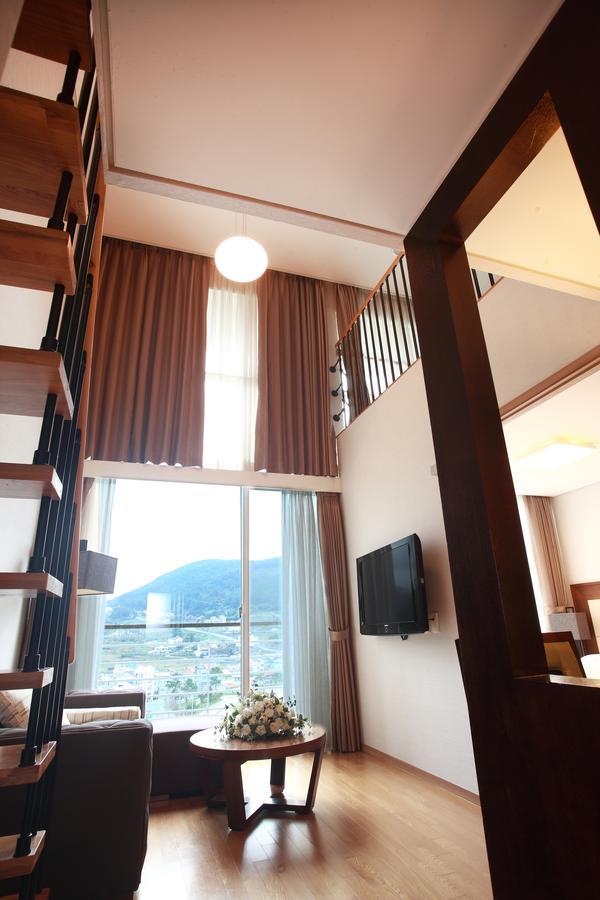 Hotel Riviera Geoje Exterior photo