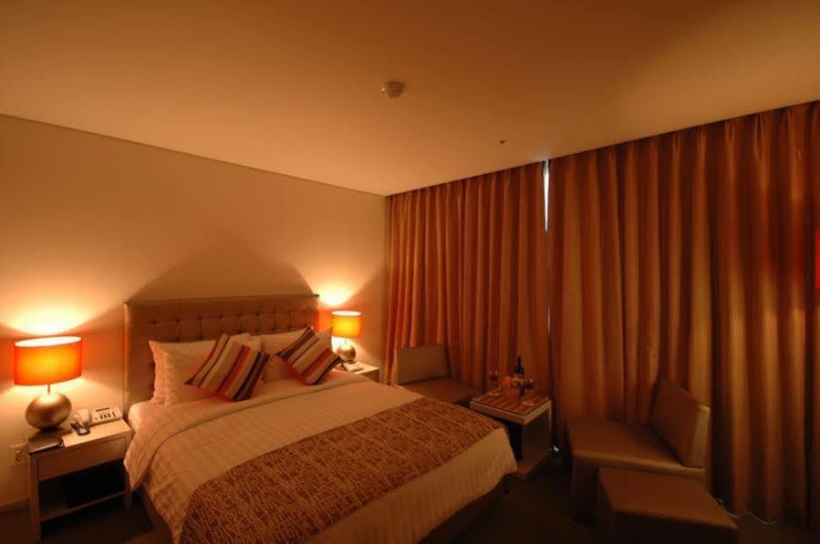 Hotel Riviera Geoje Exterior photo